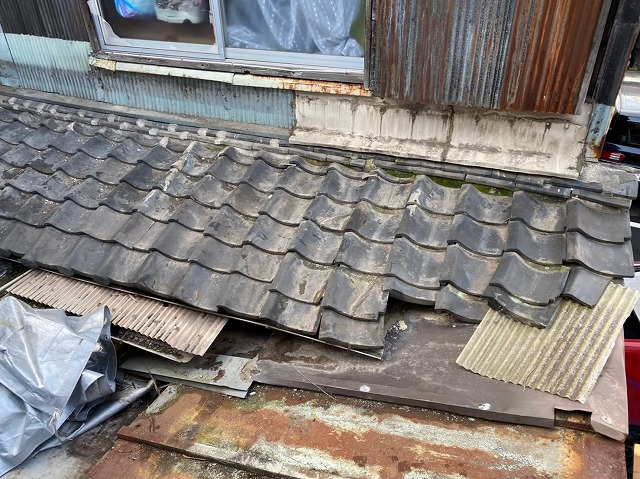 奈良市で築39年の瓦とトタンの複合屋根の補修工事で新たに屋根増設